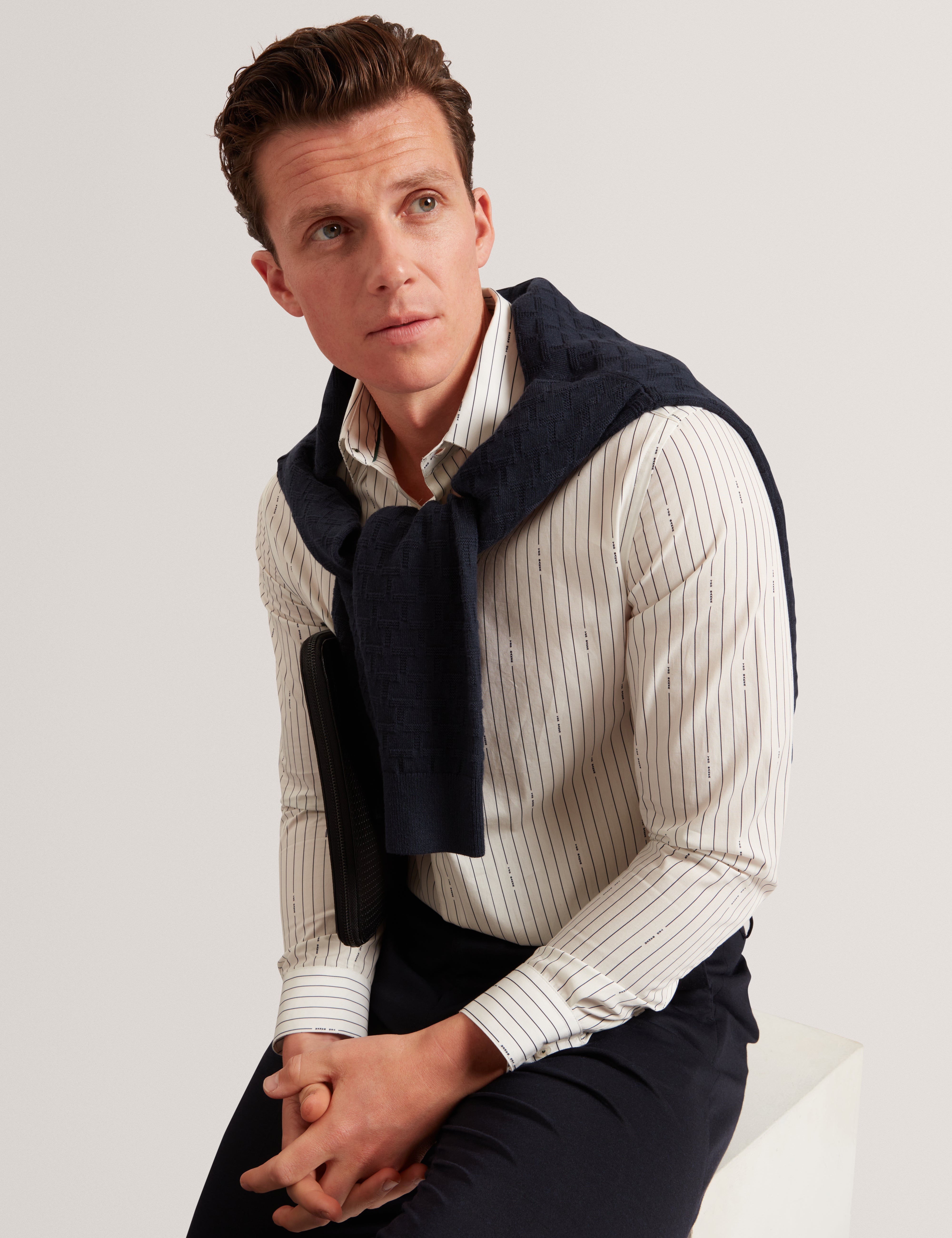 هانجنت قميص كلاسيكي مخطط باللون البيج الفاتح