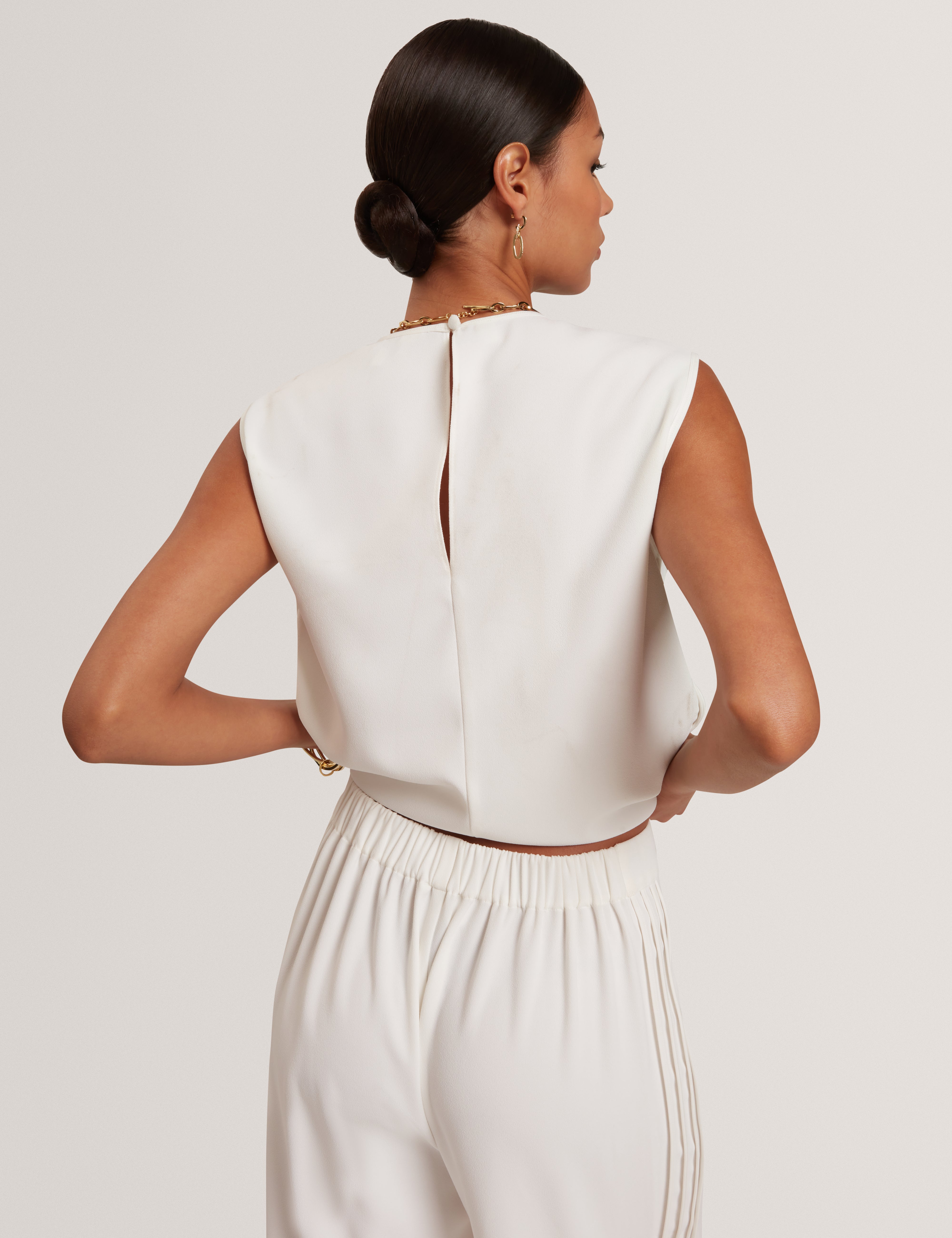 بنطلون كريب واسع الساق من Gorjja Piping Detail Ivory