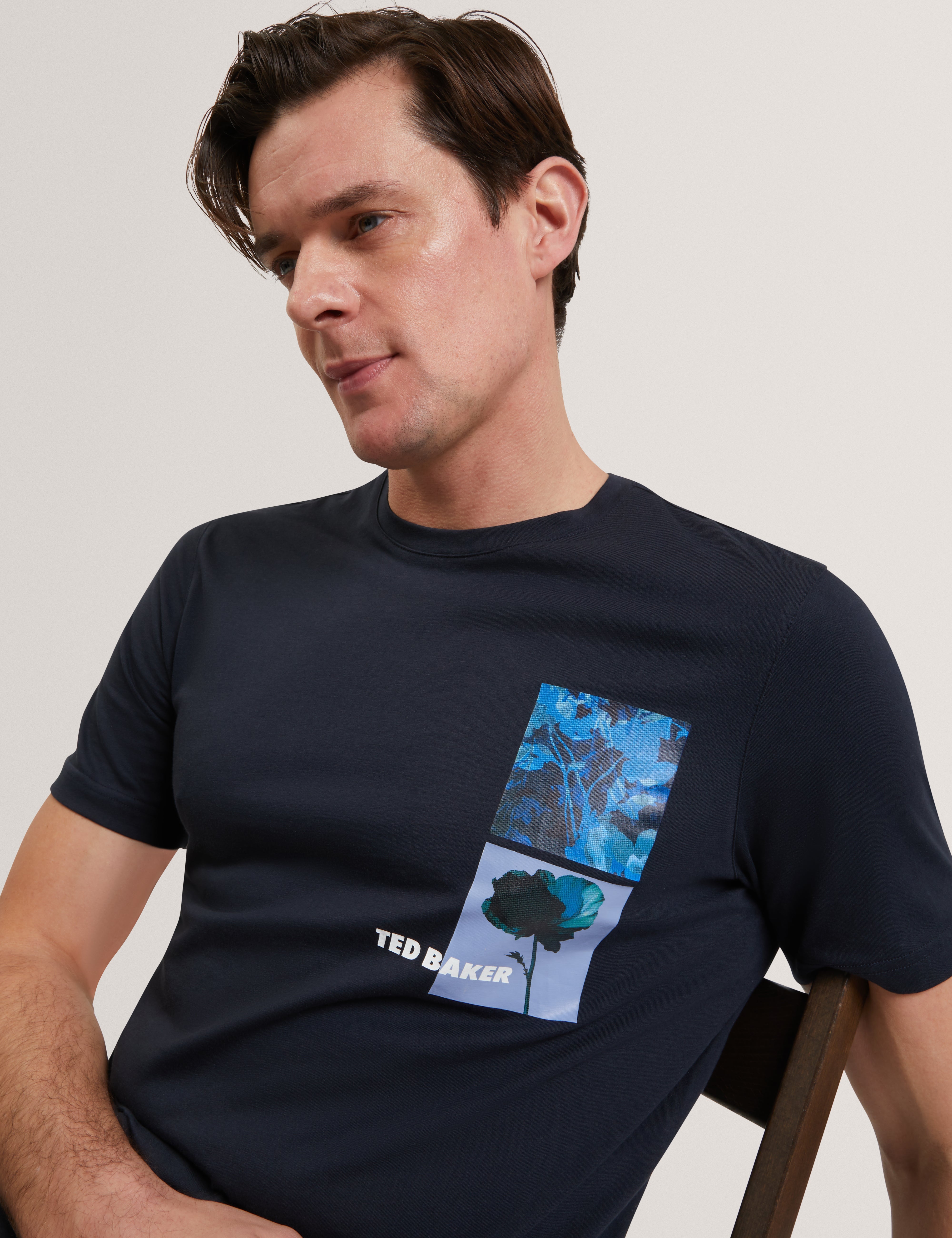 Floraen Short Sleeve Chest Graphic T-Shirt Navy