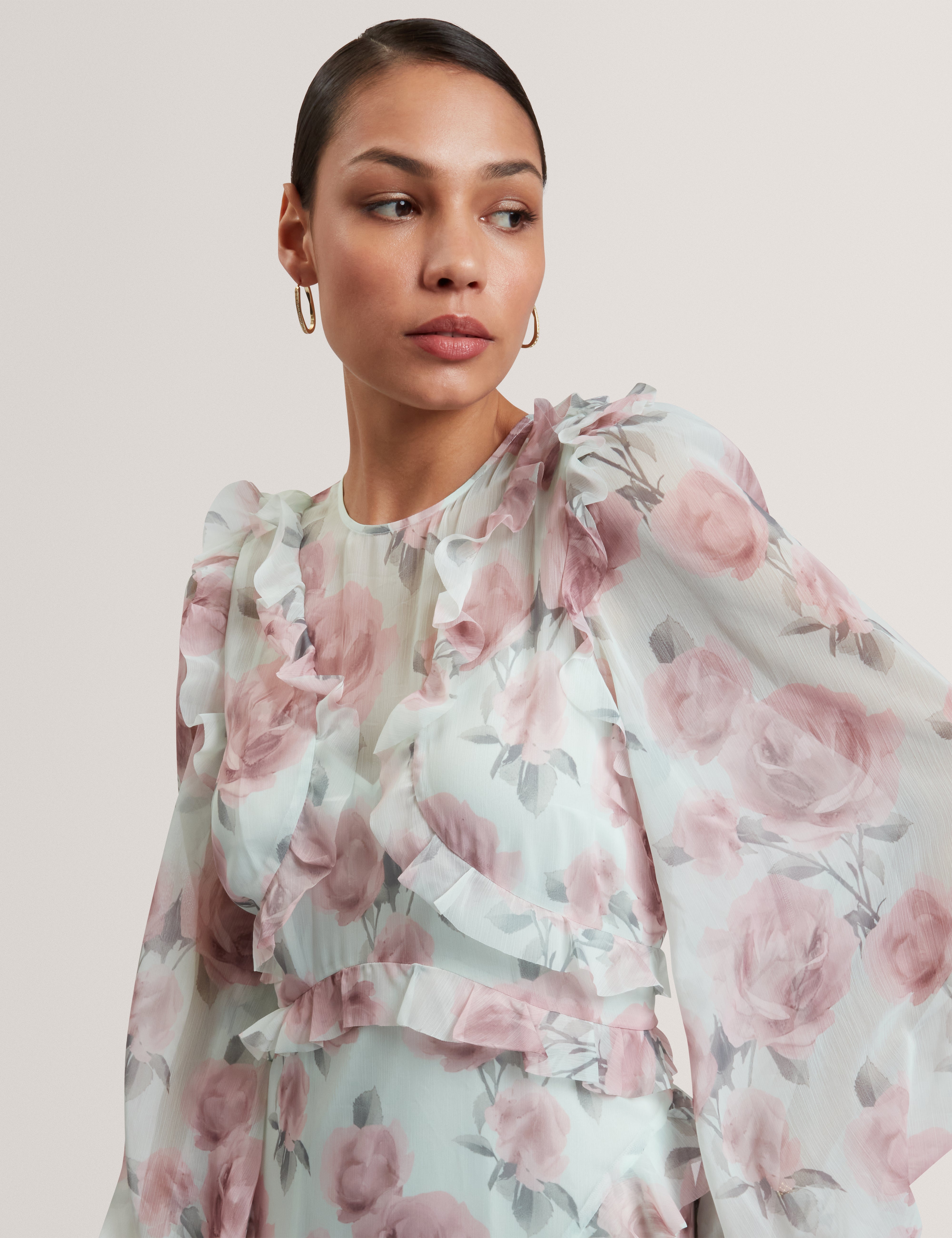 فستان Latiia طويل الأكمام بكشكشة الشلال متوسط ​​الطول باللون الأخضر