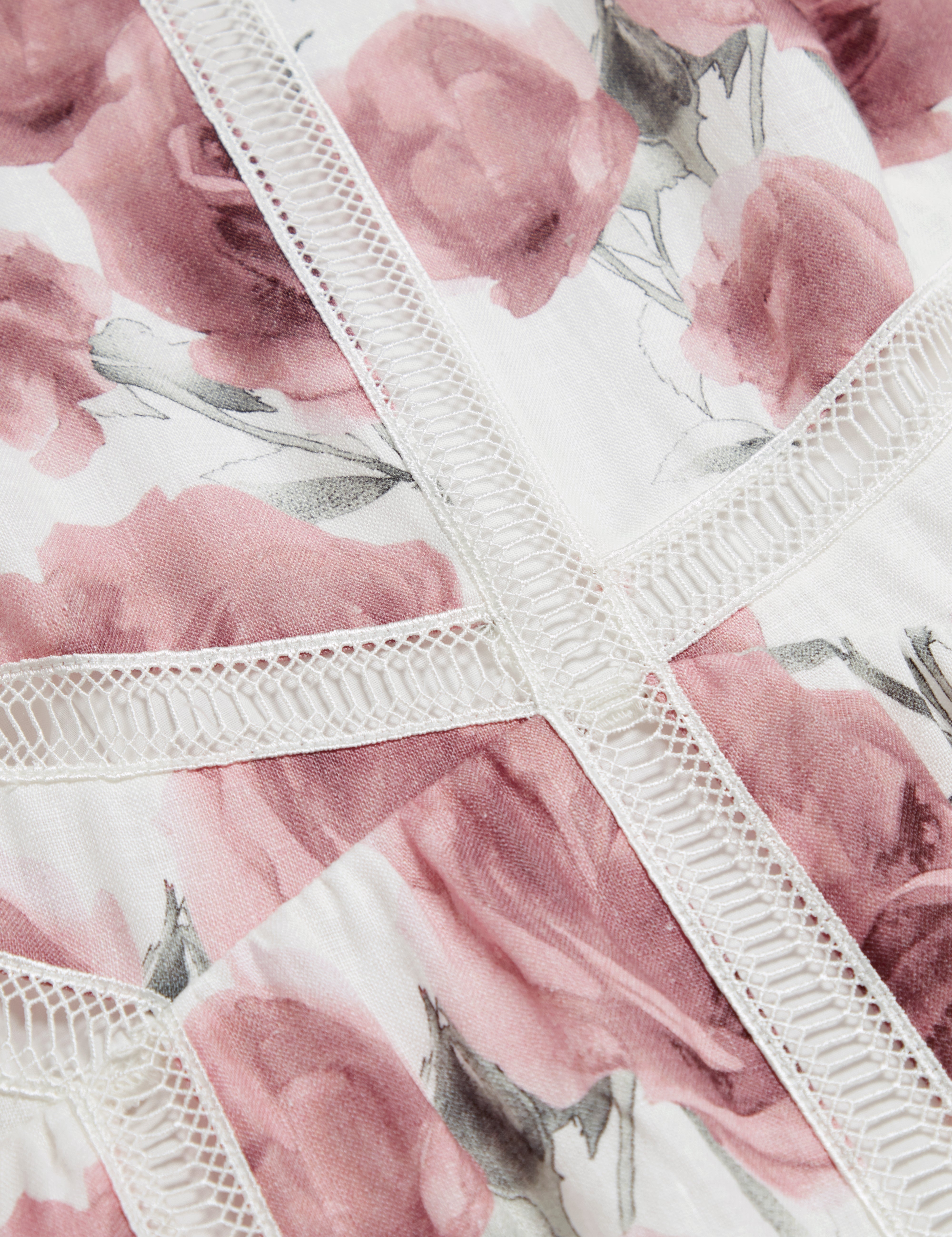 فستان فريلا متوسط ​​الطول بأكمام طويلة وطبعة زهور، عاجي