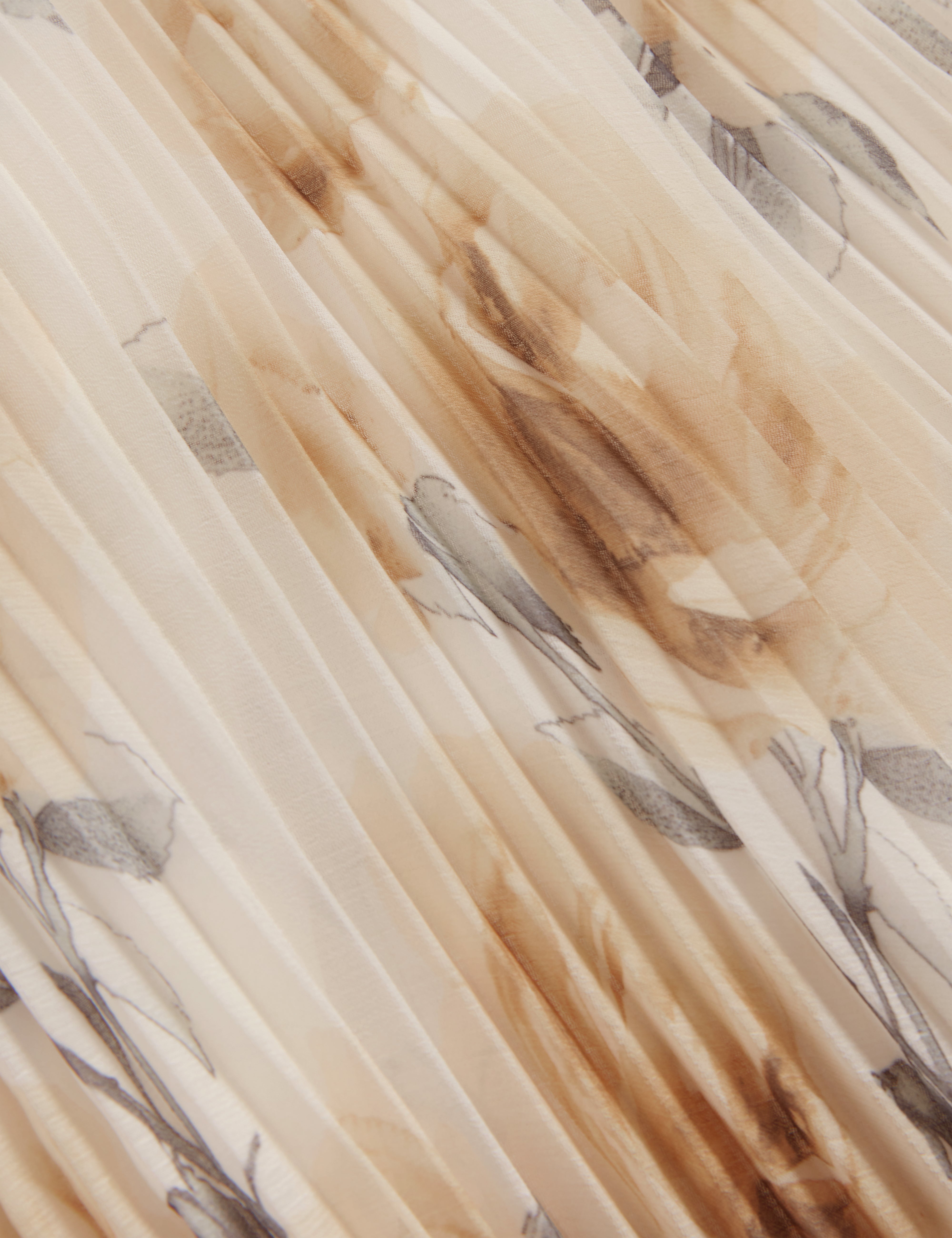 فستان باتسي ماكسي زهري بأكمام طويلة وتفاصيل ربطة عنق باللون العاجي