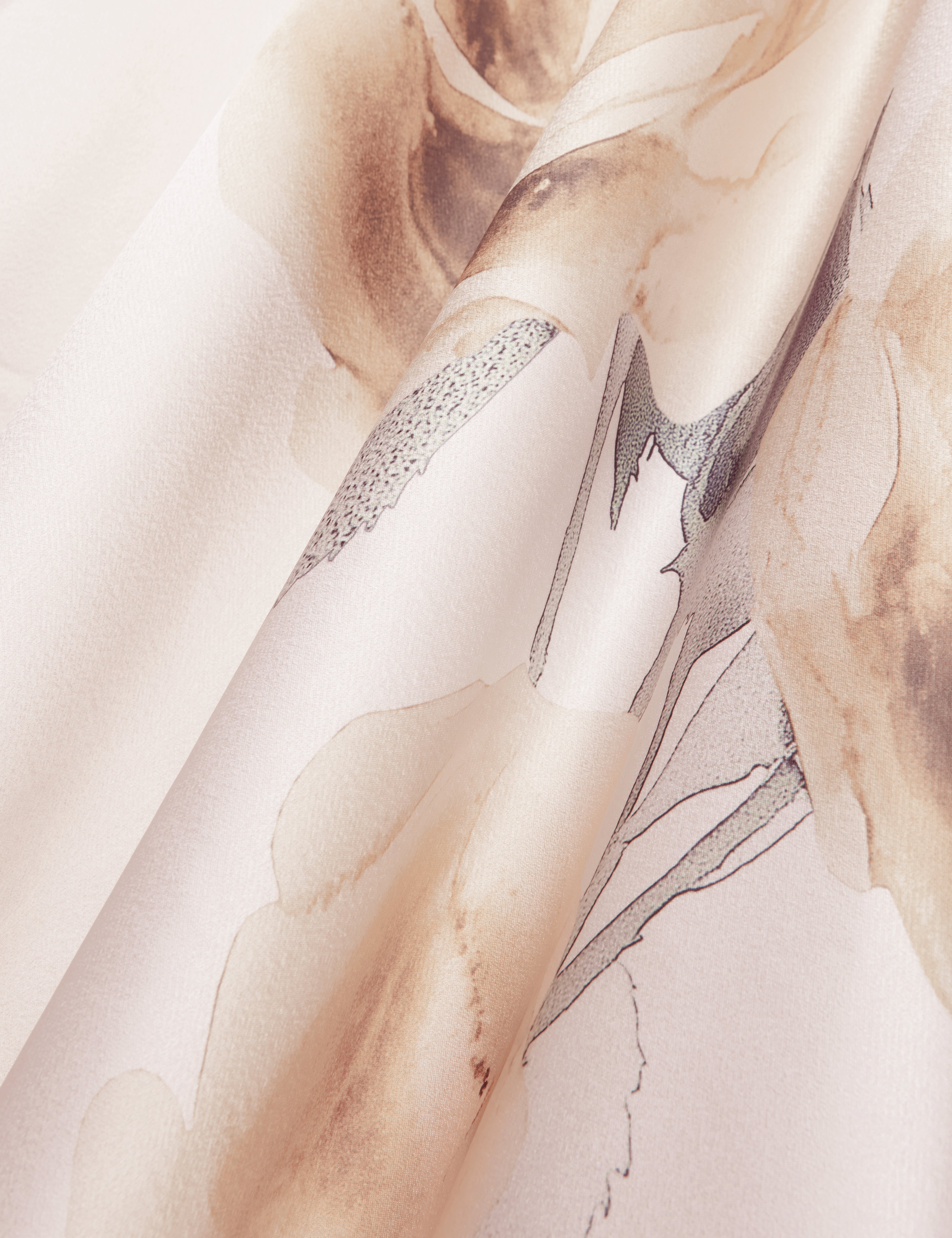 فستان باتسي ماكسي زهري بأكمام طويلة وتفاصيل ربطة عنق باللون العاجي