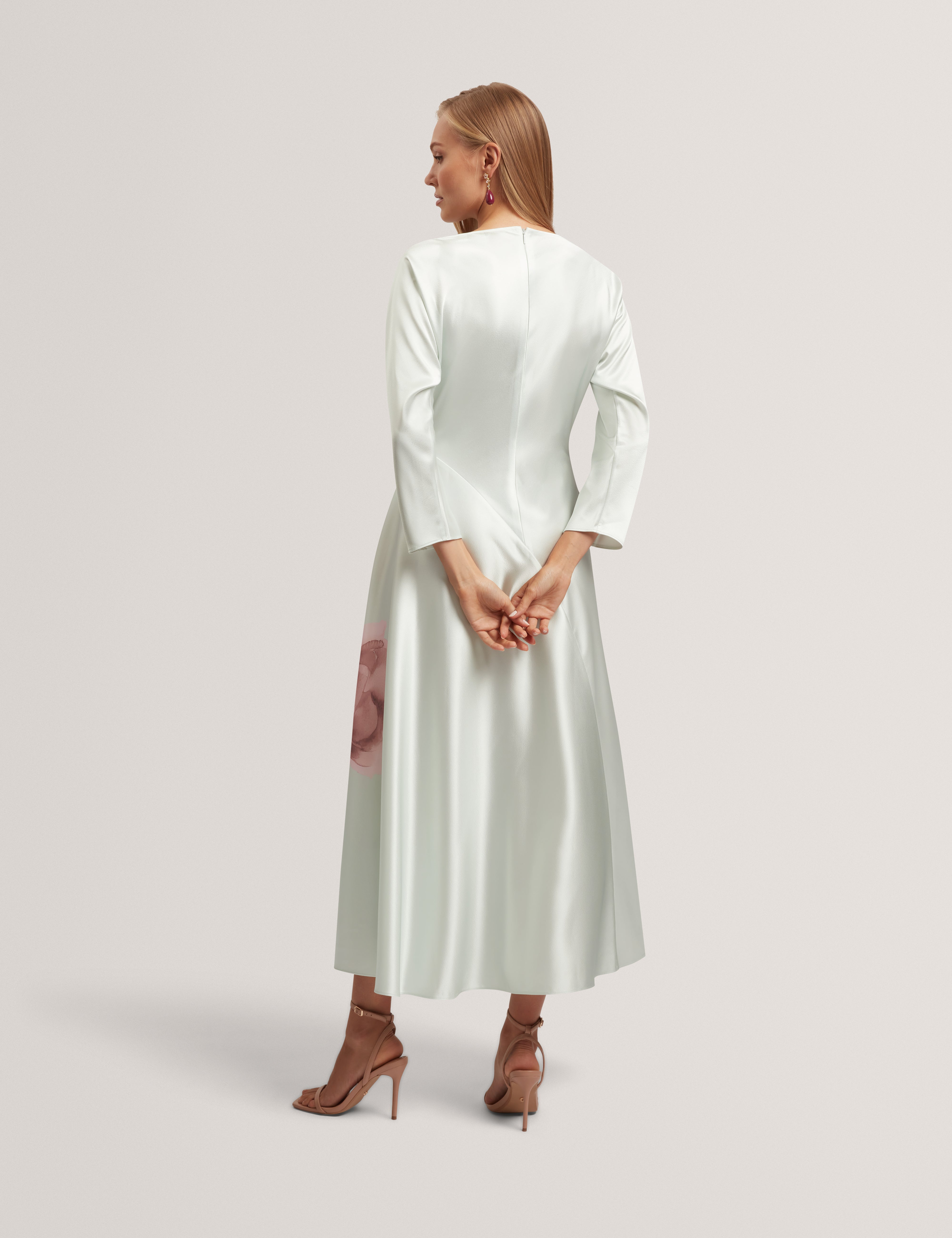 فستان ماكسي بتفاصيل درزات منحنية من رايمي - أخضر