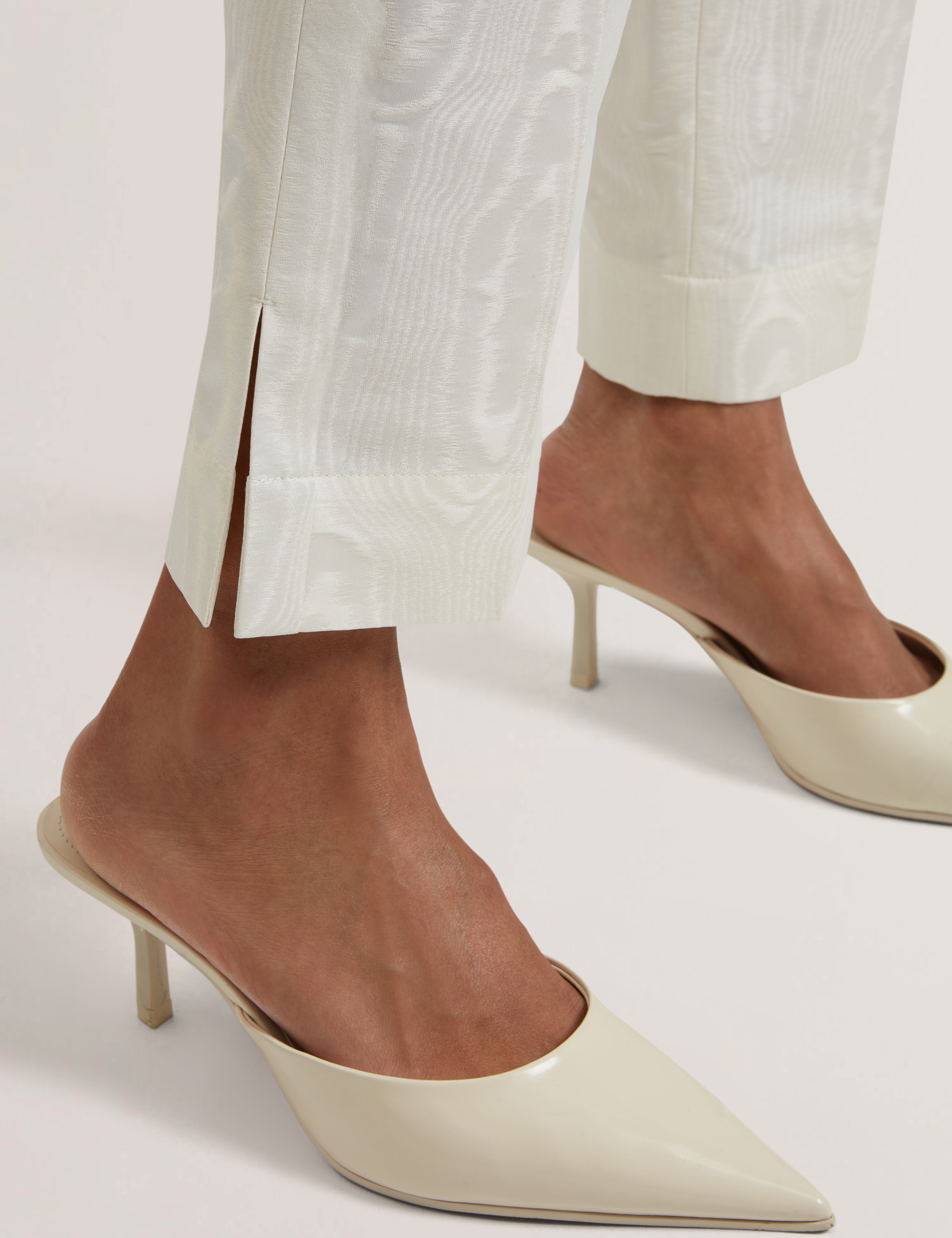 Cabirit Moire Jacquard Tailored Tapered Trouser Ivory