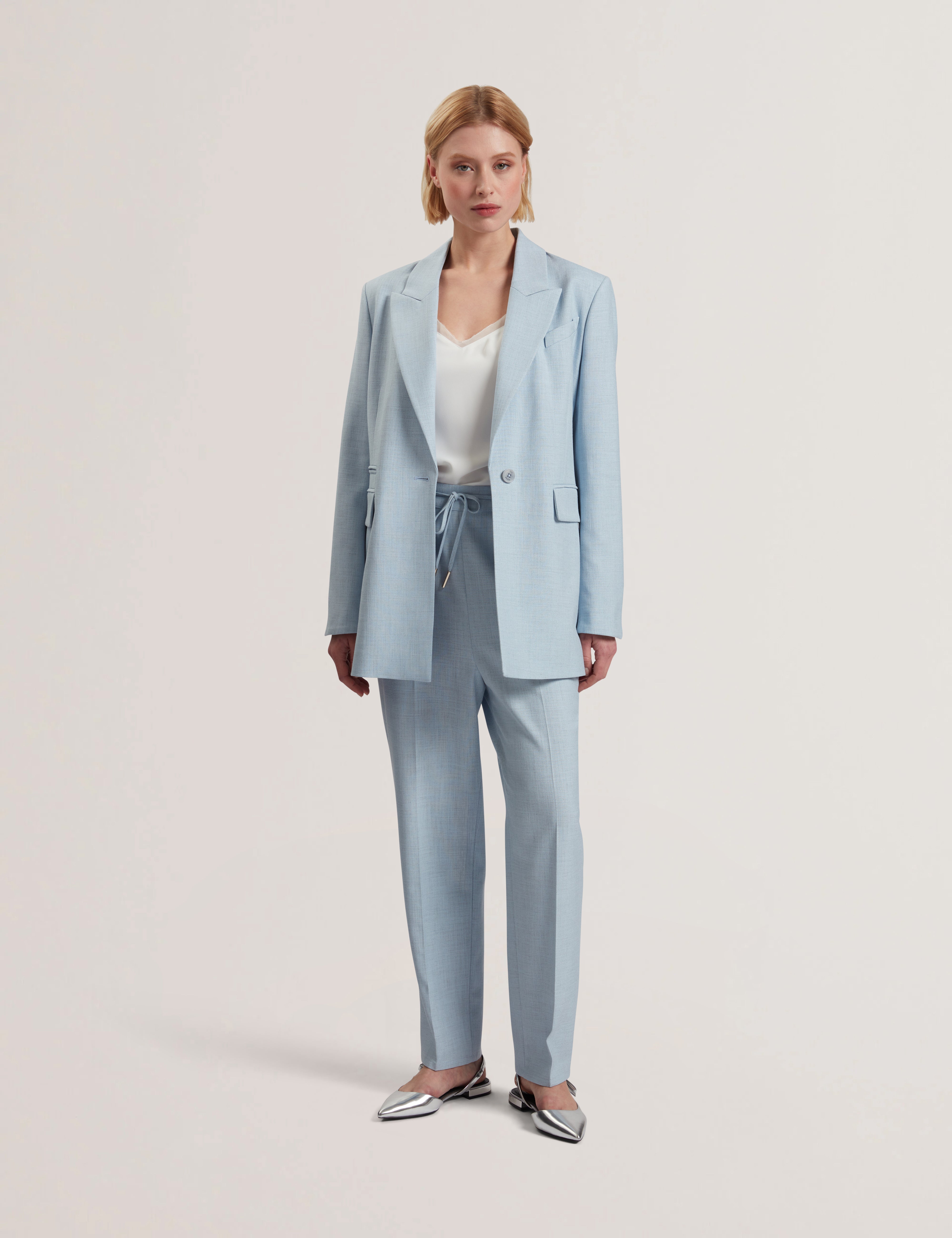 كارني بليزر باللون الأزرق الفاتح