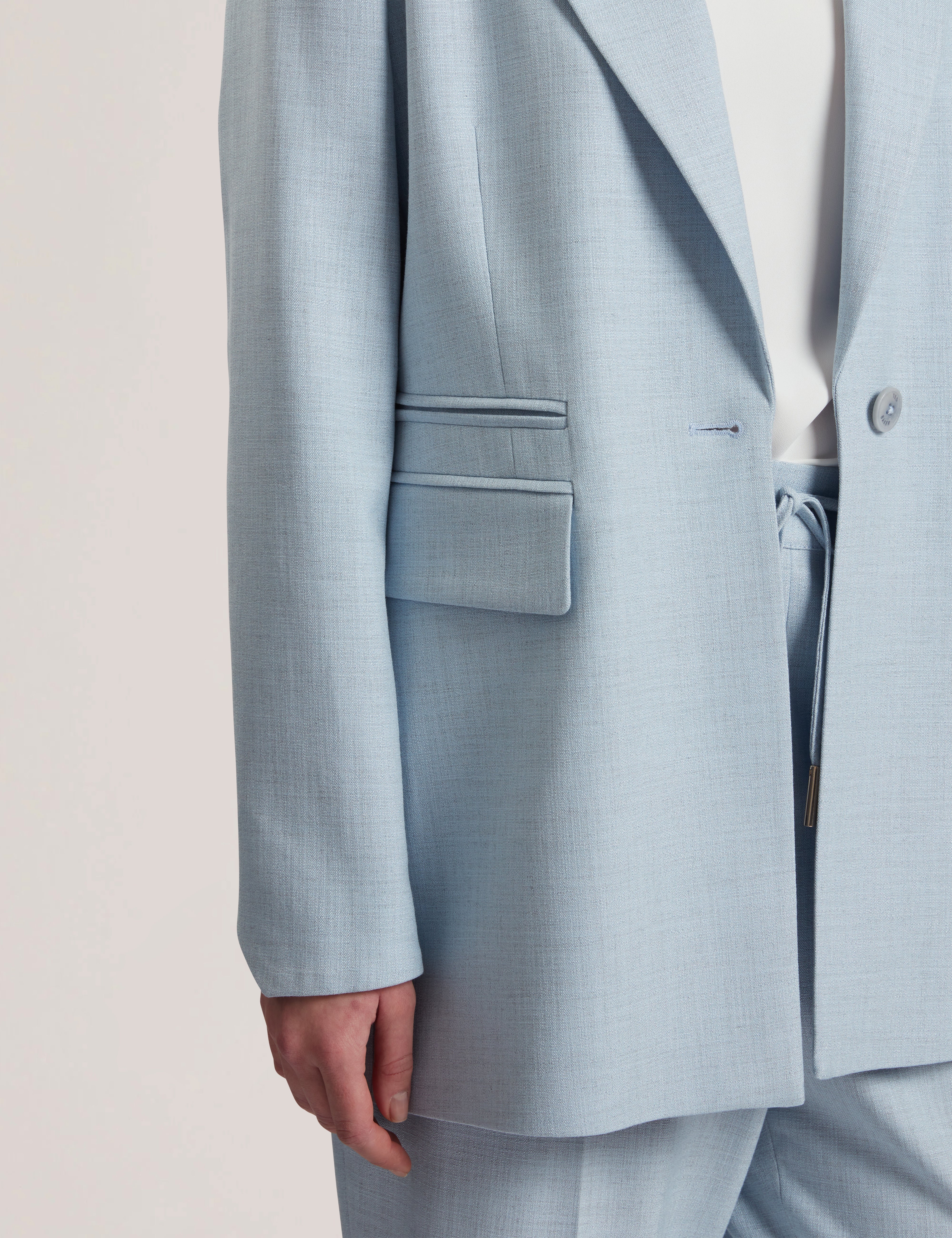 كارني بليزر باللون الأزرق الفاتح