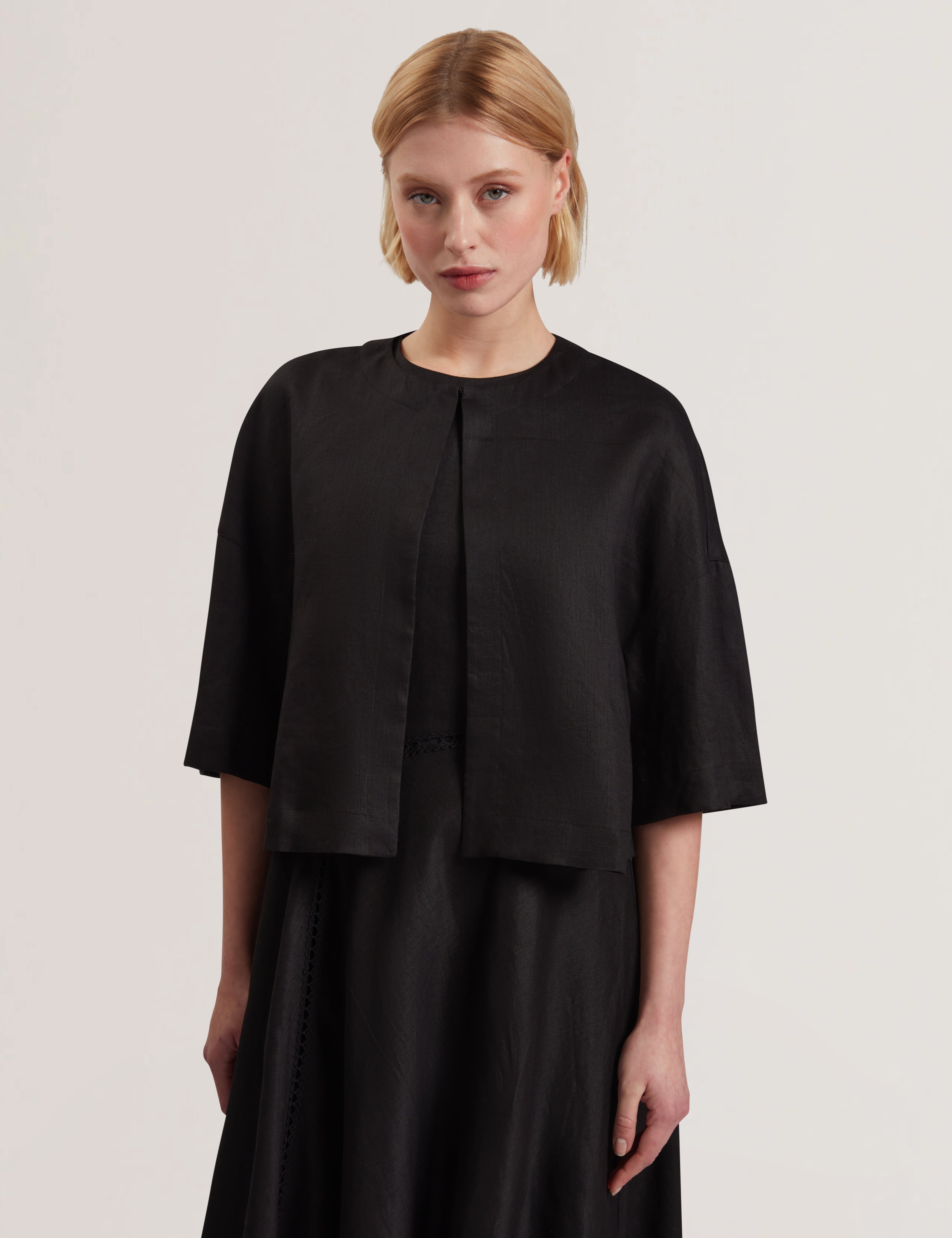 Jadena Short Sleeve Linen Cropped Shirt Black