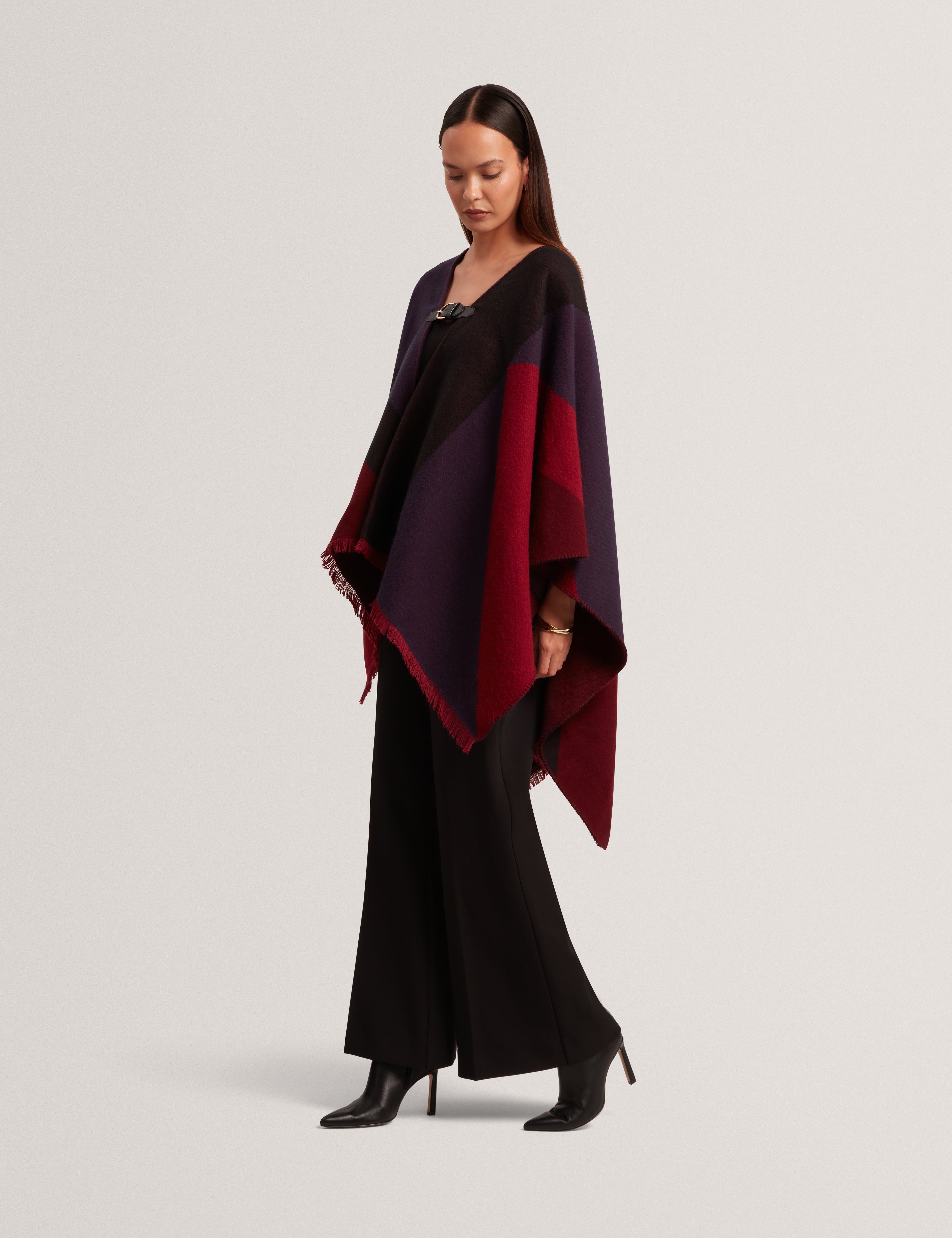 Suffia Buckle Poncho Burnt Red
