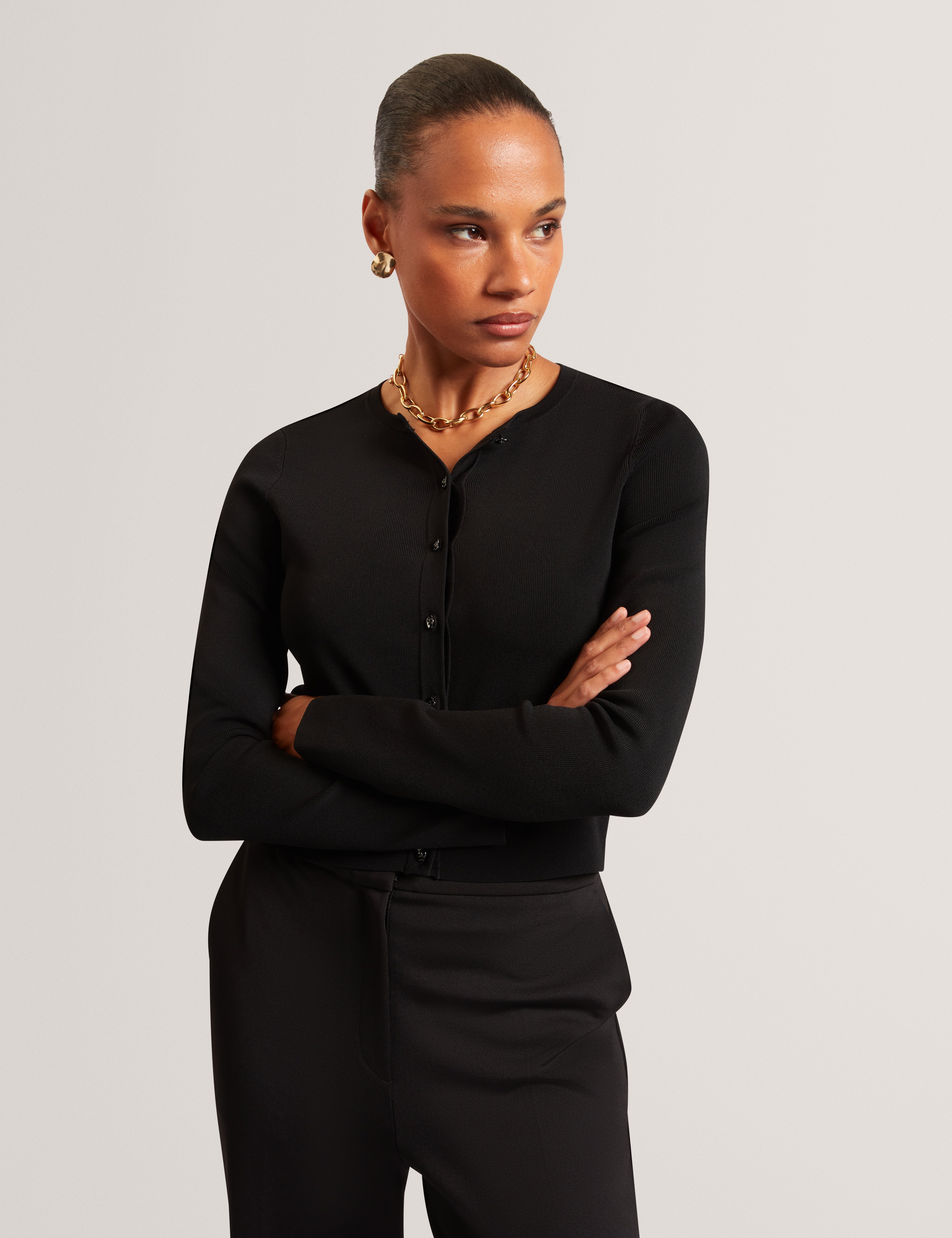 Vedla Cropped Crew Neck Cardigan Black