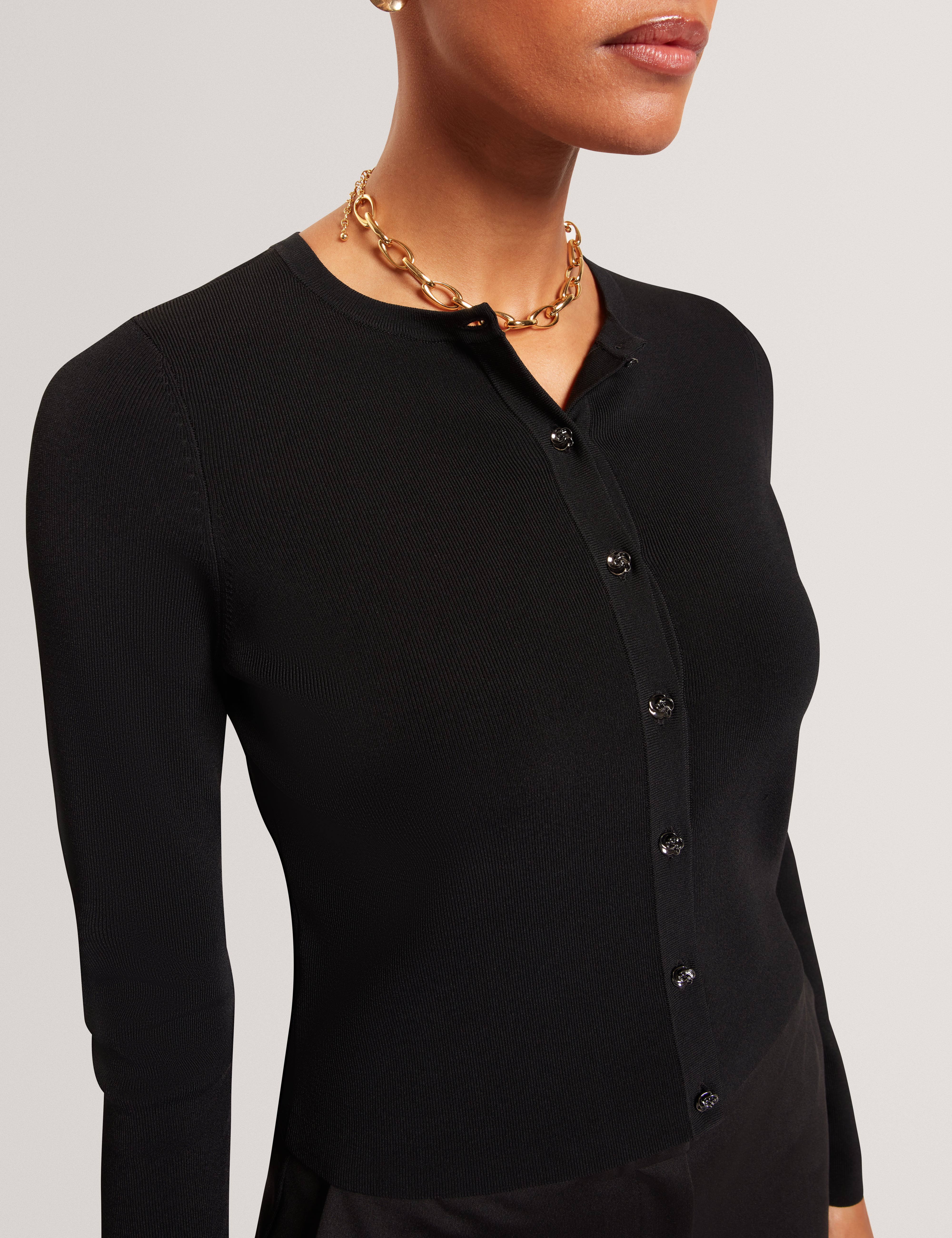 Vedla Cropped Crew Neck Cardigan Black