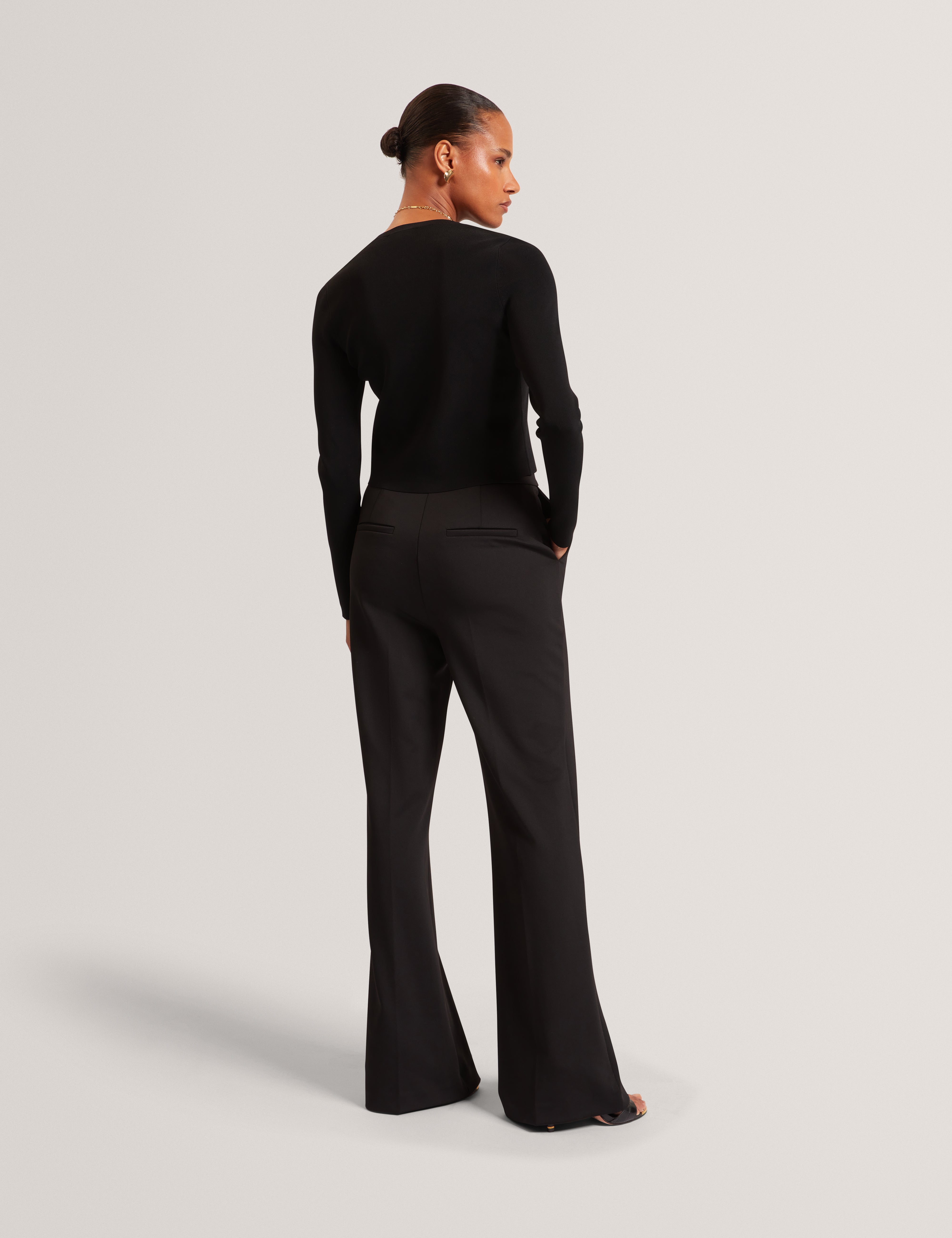 Vedla Cropped Crew Neck Cardigan Black