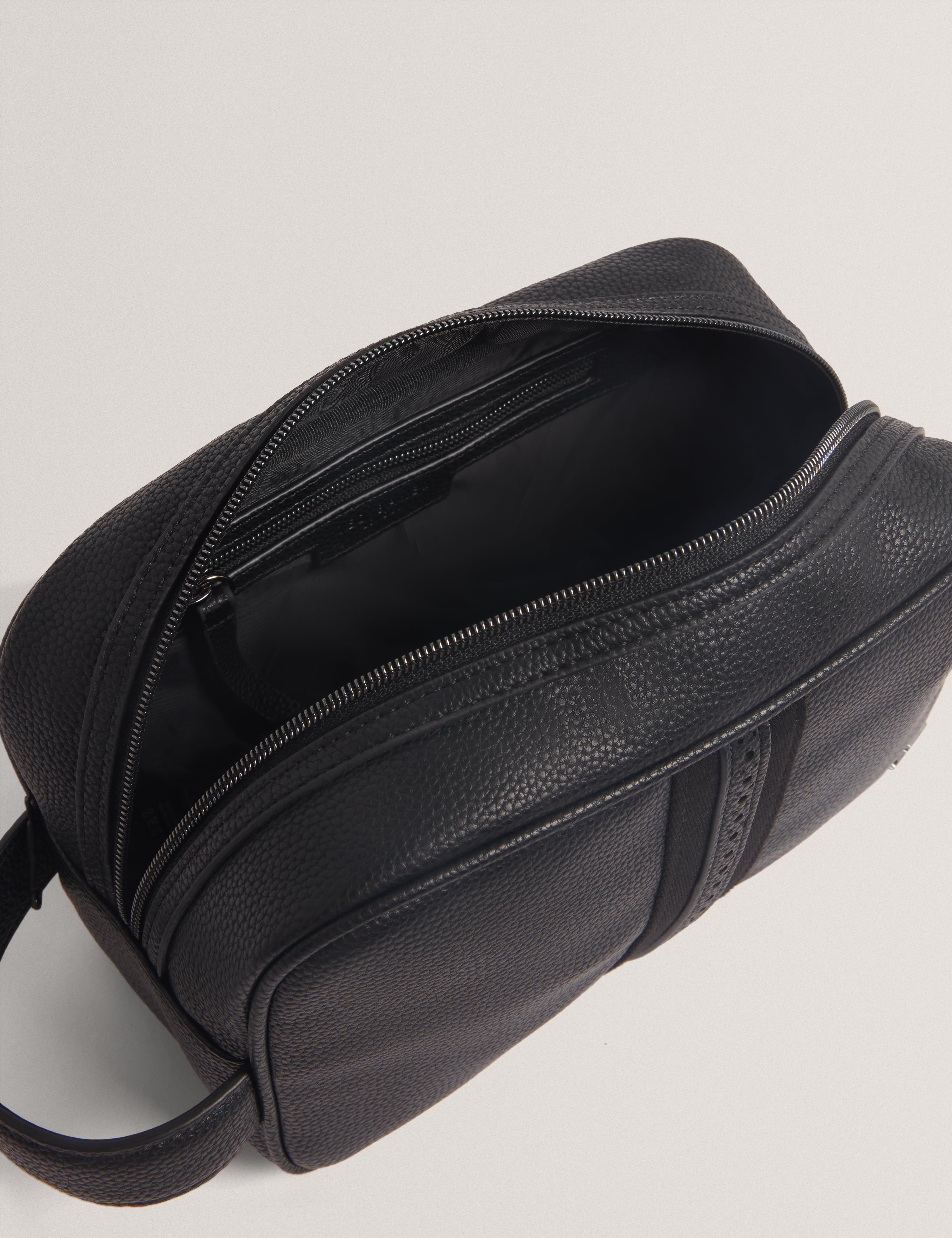 Kiirann Pu Brogue Detail Washbag Black