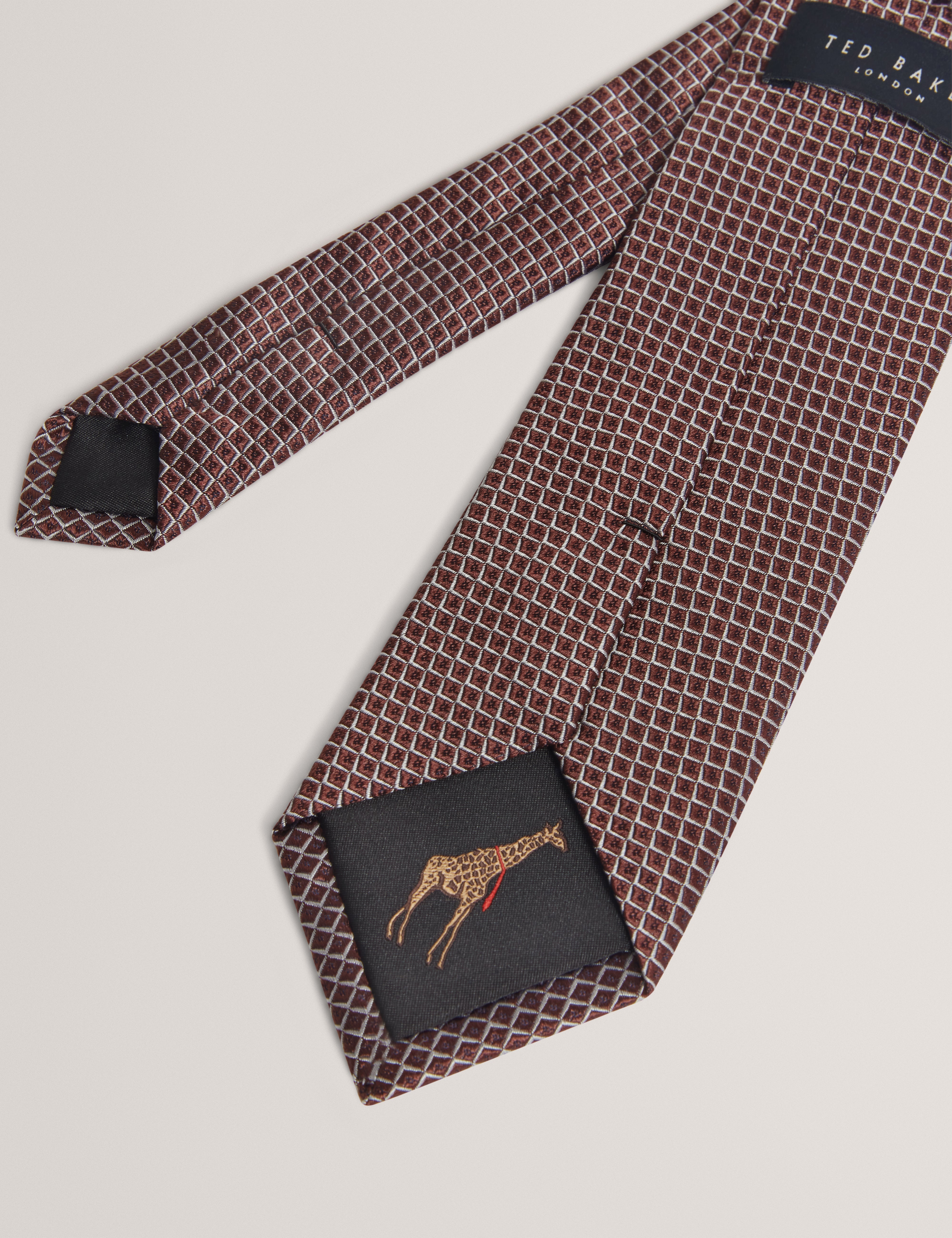 Hiyde Semi Plain Jackquard Silk Tie Maroon