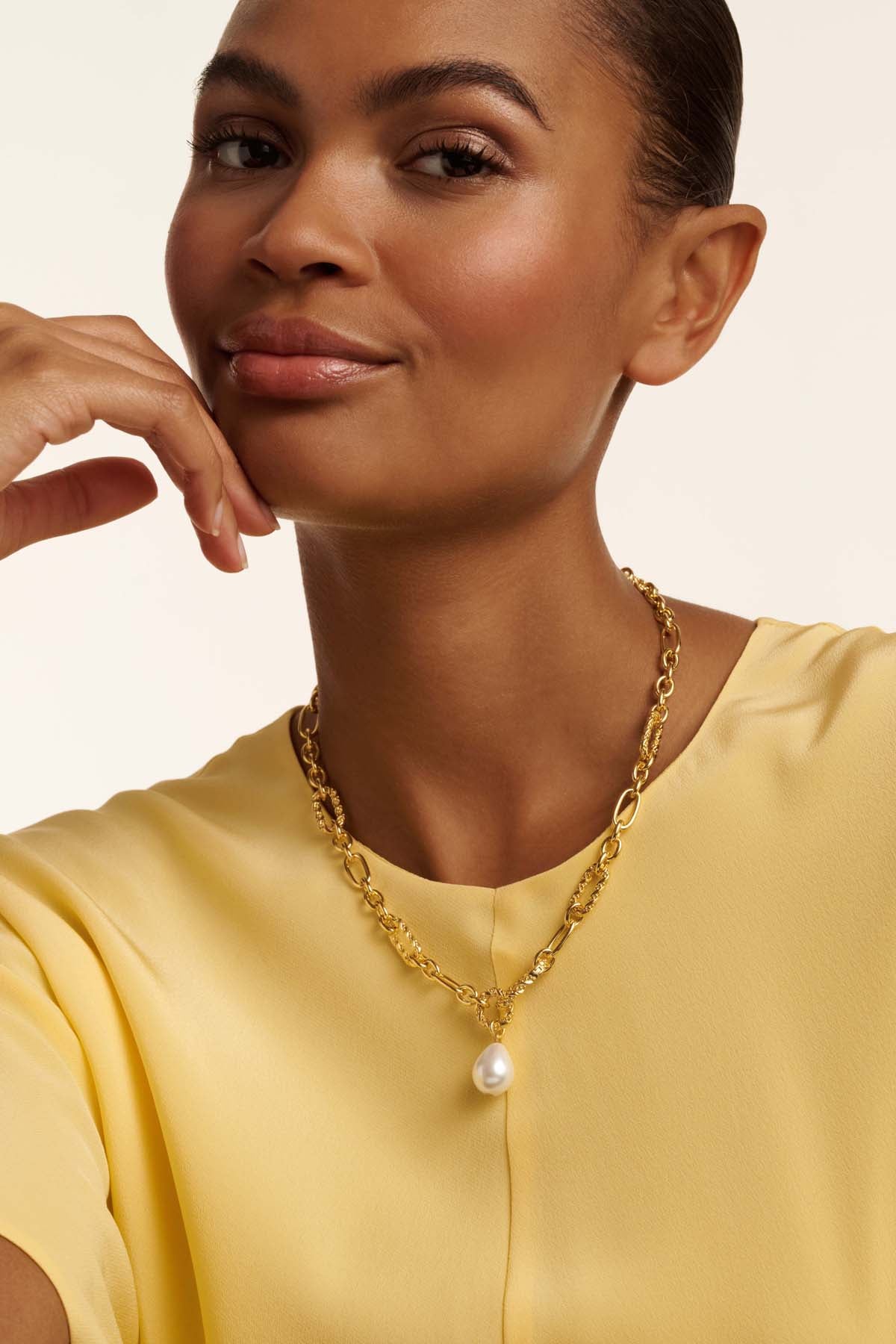 قلادة تيمورا من اللؤلؤ الملتوي